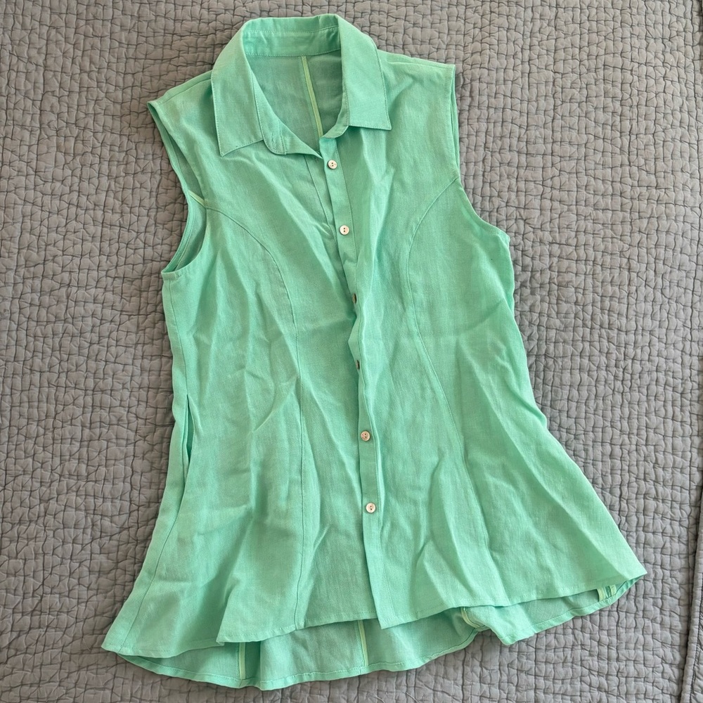 Flax brand sleeveless button up blouse, 100% linen with pockets!